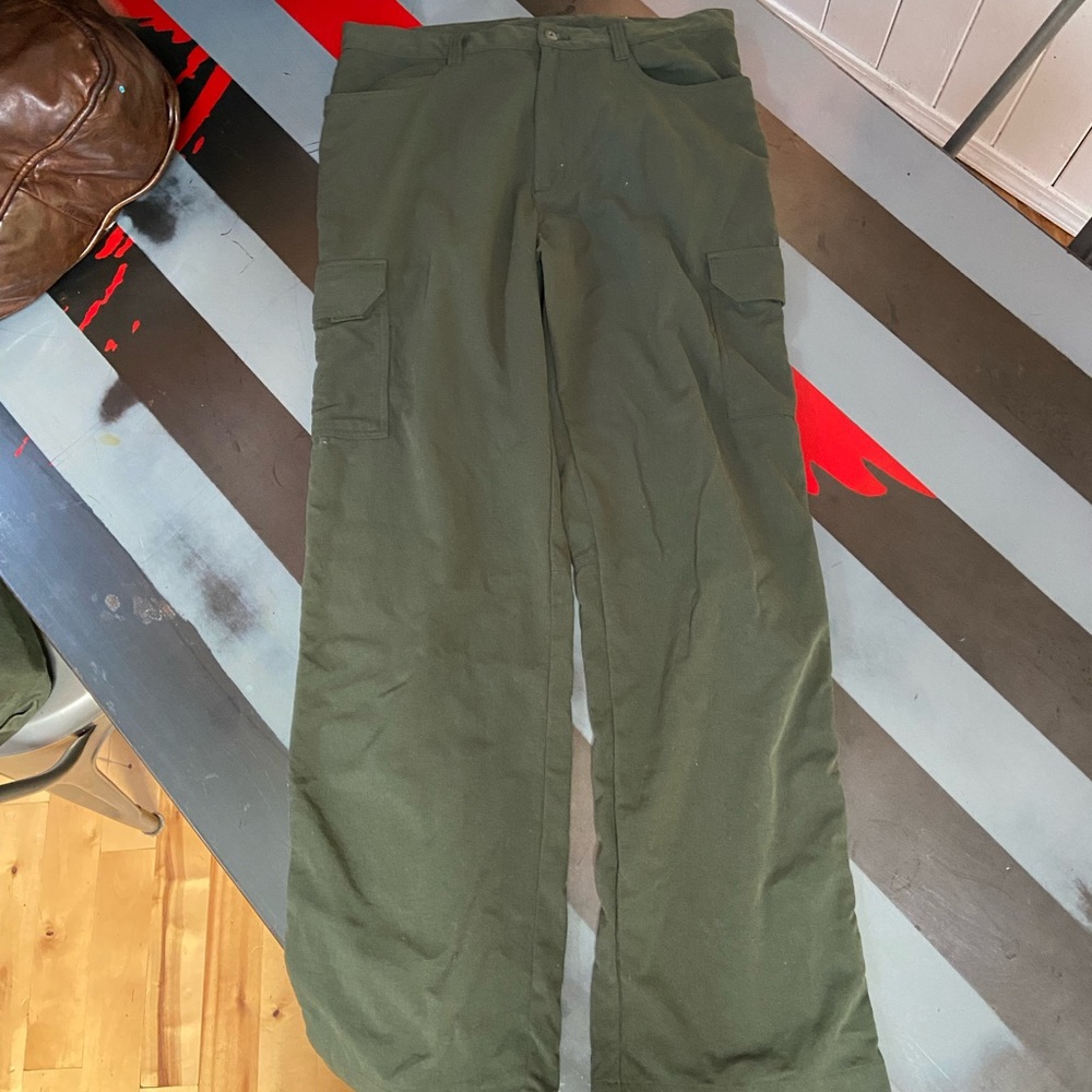 Patagonia Mens 34 Hiking/climbing cargo pants great condition!
